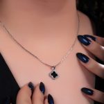 گردنبد ونکلیف تک گل مشکی VAN CLEEF
